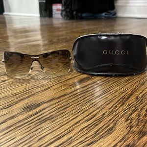 Gucci sunglasses. Great condition. Good for smaller/narrow face